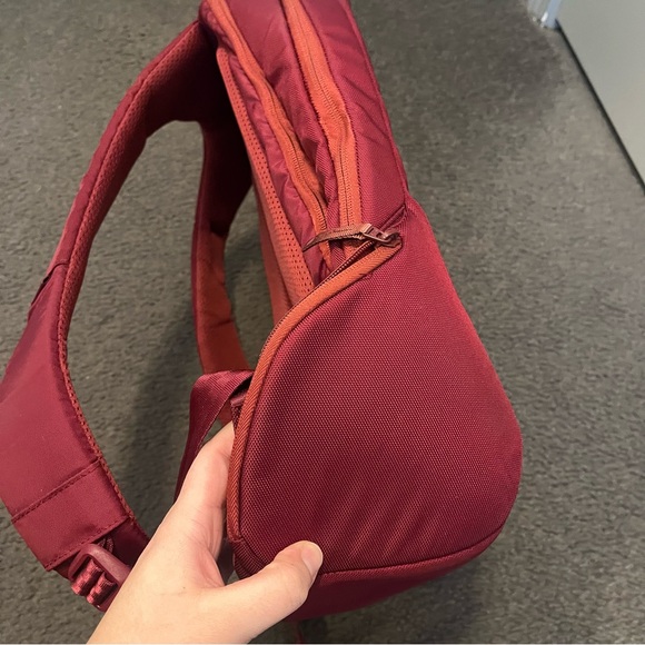 Incase Icon Laptop Backpack - Picture 7 of 9